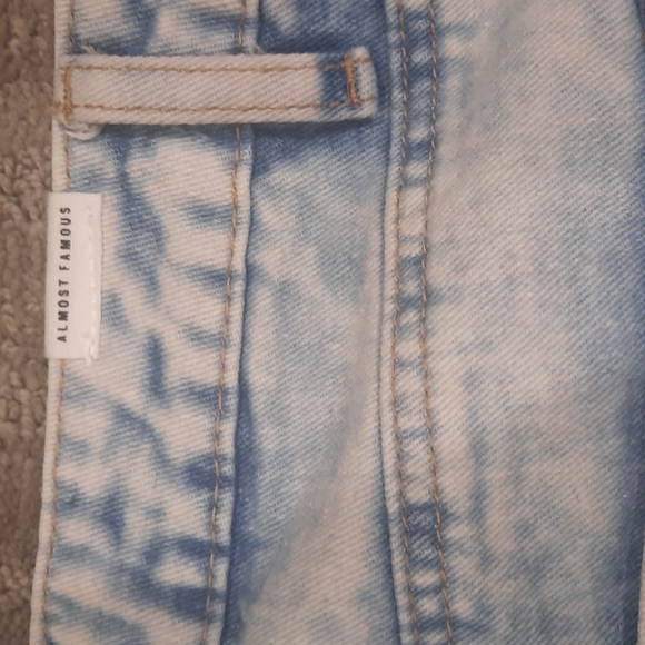 Almost famous - Picture 4 of 6